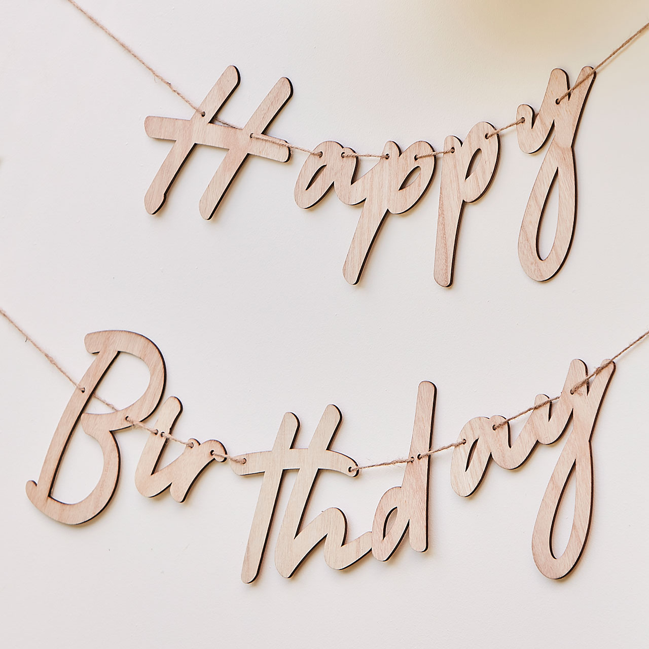 Buchstabenkette aus Holz Happy Birthday