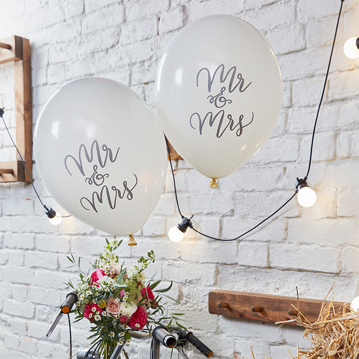 10 "Mr & Mrs" Balloons
