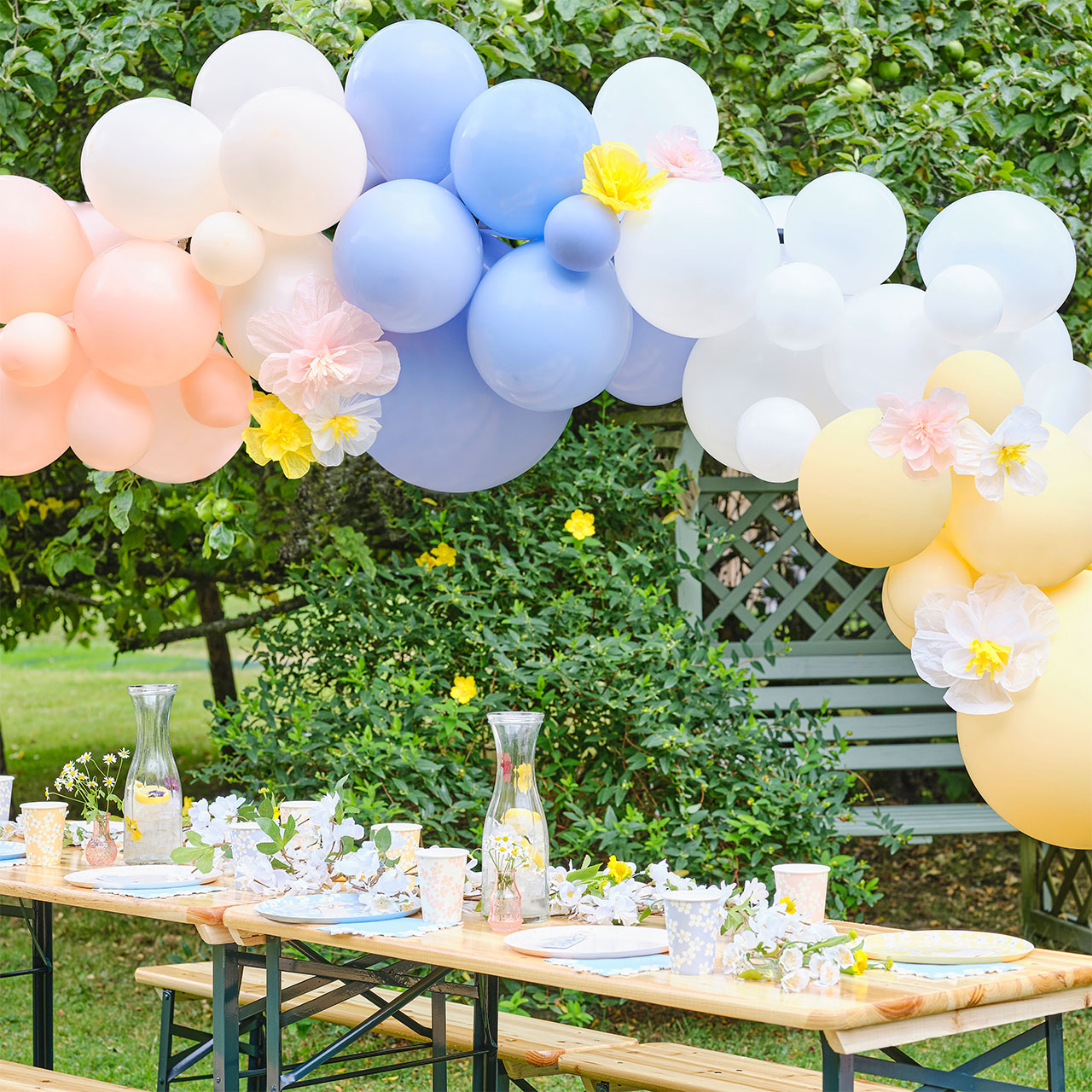 Ballongirlande - Pastell mit Seidenpapierblüten