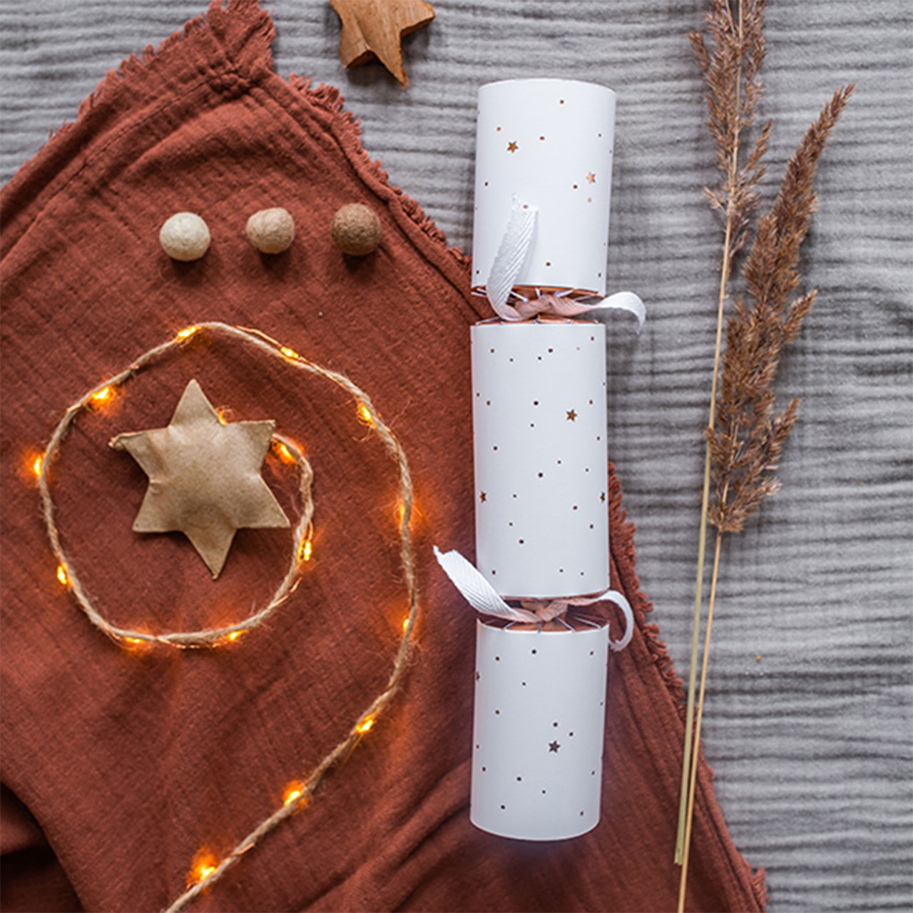 Crackers - DIY Rose Gold Dots 