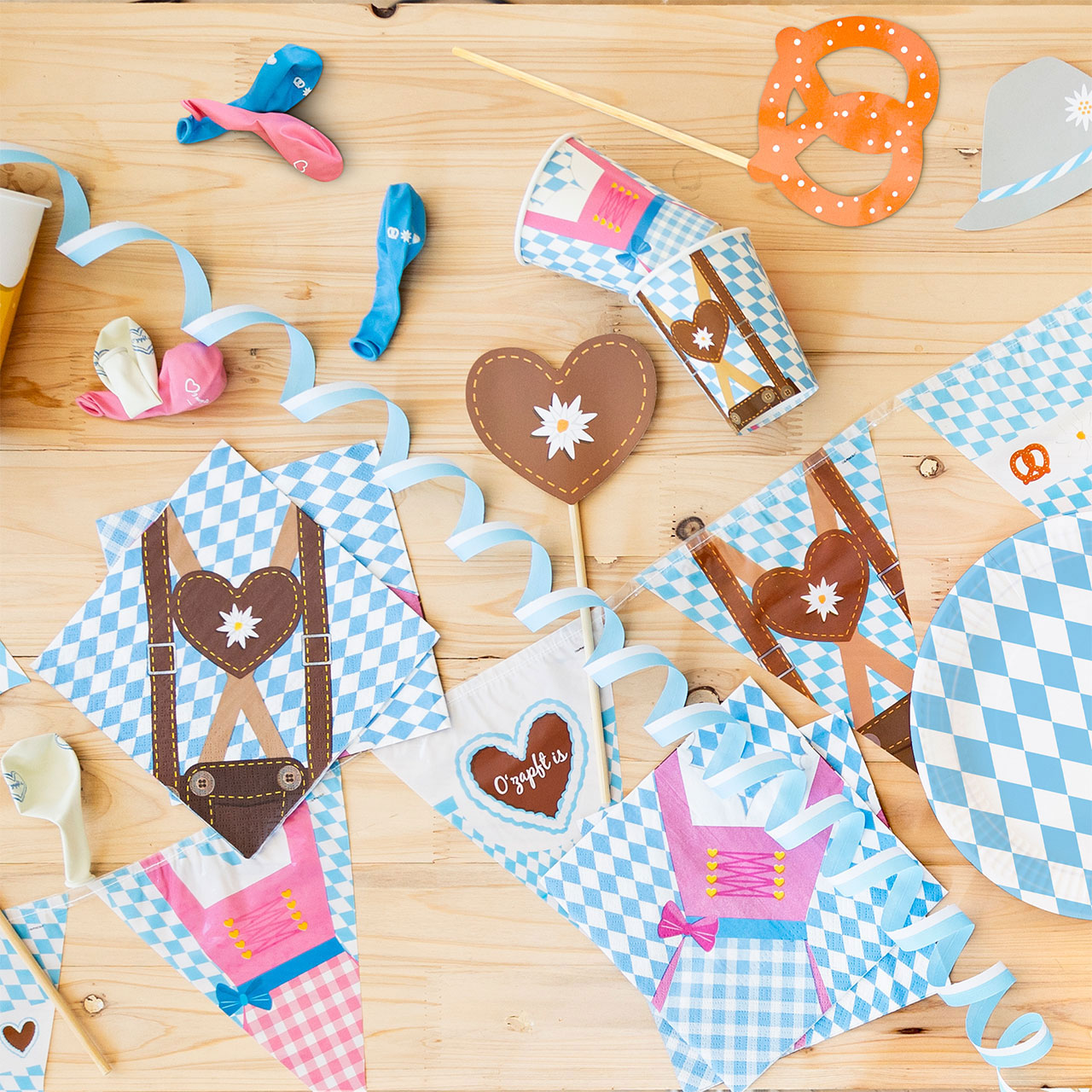 8 Dirndl & Lederhosen Becher