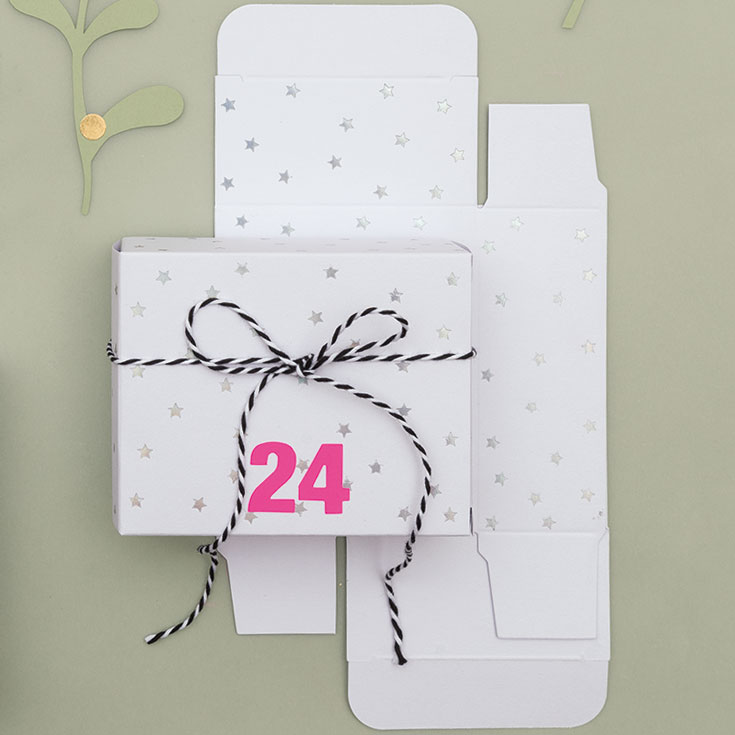 24 White Gift Boxes with Iridescent Stars